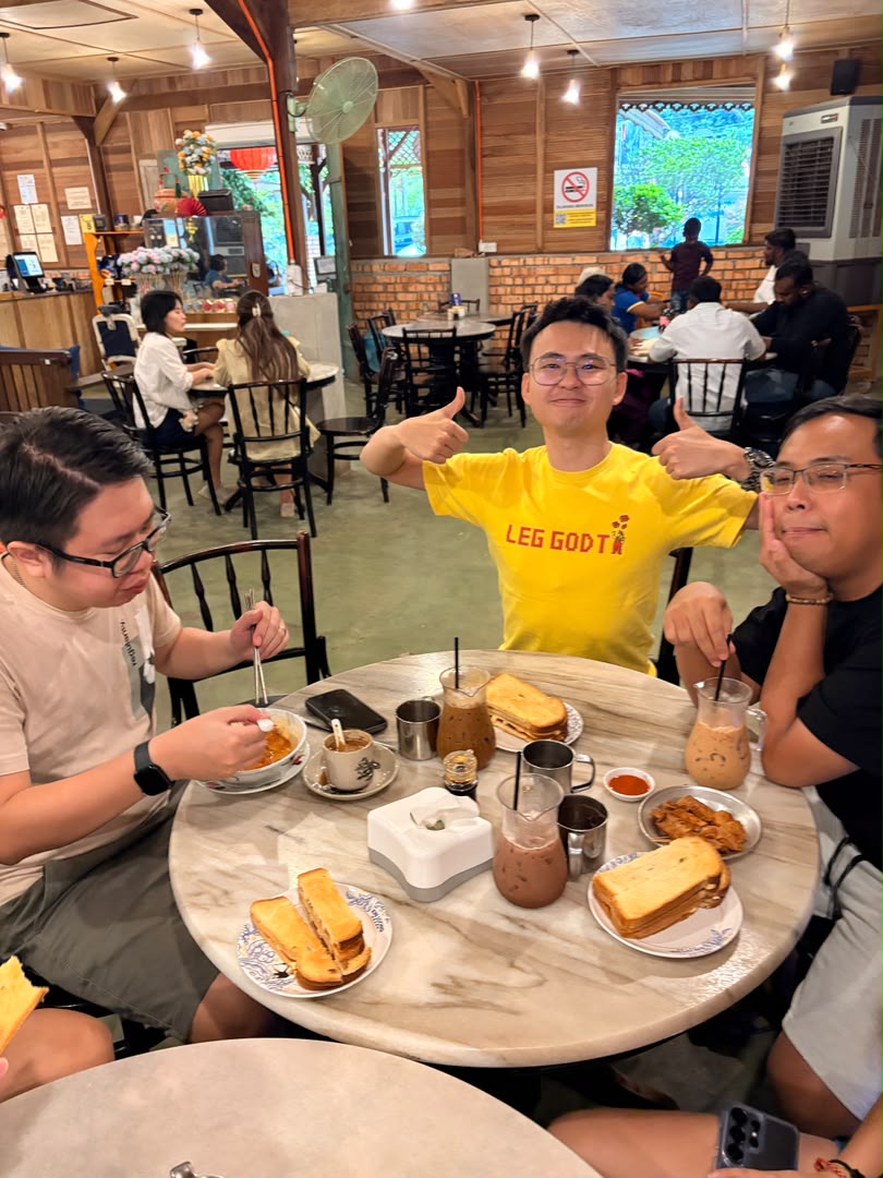 Breakfast time at Kin Loong Cafe